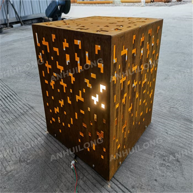 <h3>ANTO L1016 | Post light with spotlight in corten steel </h3>

